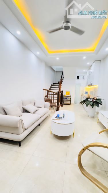NHÀ ĐẸP CHẤT NHƯ NƯỚC CẤT ĐỐNG ĐA– 33M2 – 5 TẦNG –7.35 TỶ