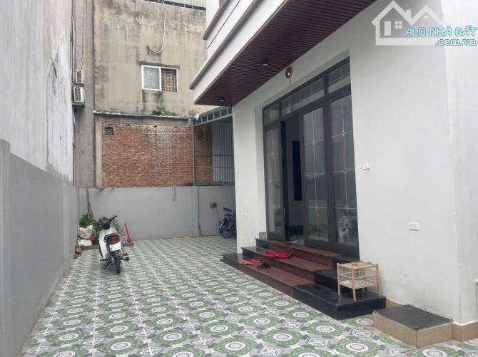 Bán đất tặng nhà Biên Giang sát QL6 56m, MT 5m, nở hậu, ô tô đỗ cửa, giá 4,5 tỷ.