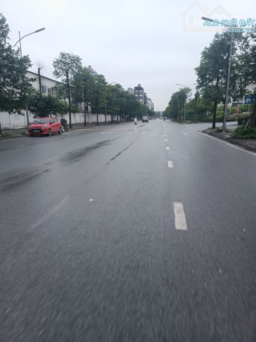 Anh Ưng cần bán đất Dương Nội, hai xe tải tránh nhau, nhỉnh 11 tỷ