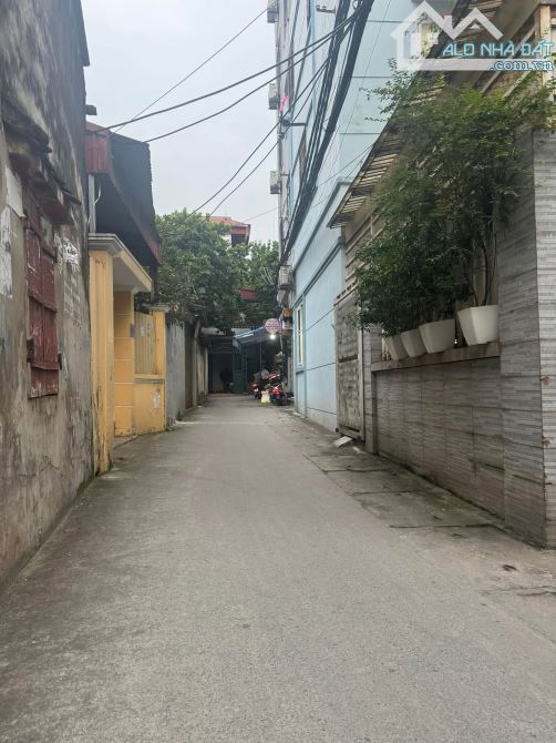 Nhà dân xây 4 tầng ở Hà Trì, Hà Đông, 42m2, ô tô lui cửa, gần trường học, chợ, ở sướng, KD