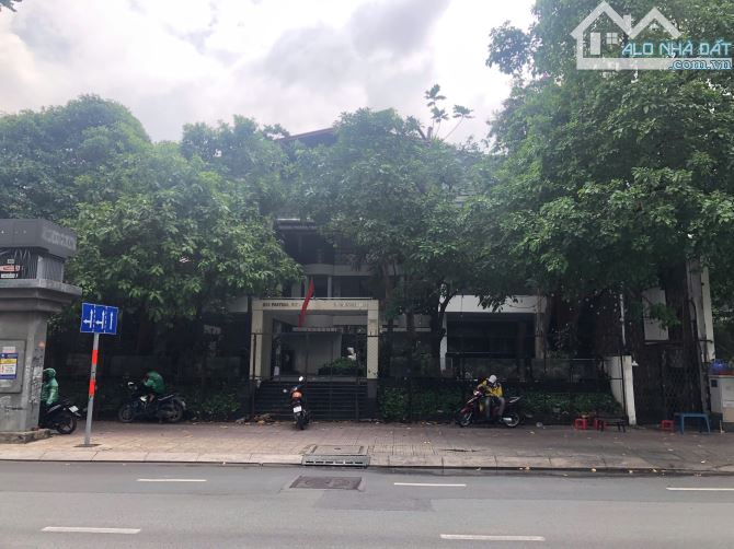 Bán tài sản mặt tiền 236 đường Pasteur, phường 6, quận 3. DT: 22*27M. Chỉ: 399 tỷ