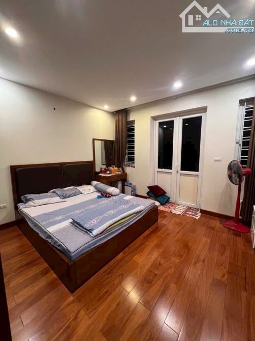 BÁN NHÀ TƯ ĐÌNH 55M2 - 4TẦNG - MẶT TIỀN RỘNG 8M - OTO VÀO TẬN NHÀ - 3