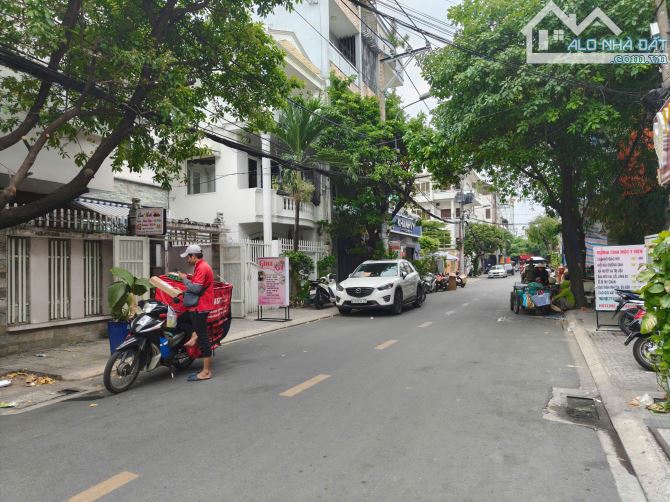 6,5 x 27m, nhà cấp 4, MT Nguyễn Quang Bích - cửa ga T. 3, giá 23,5 tỷ