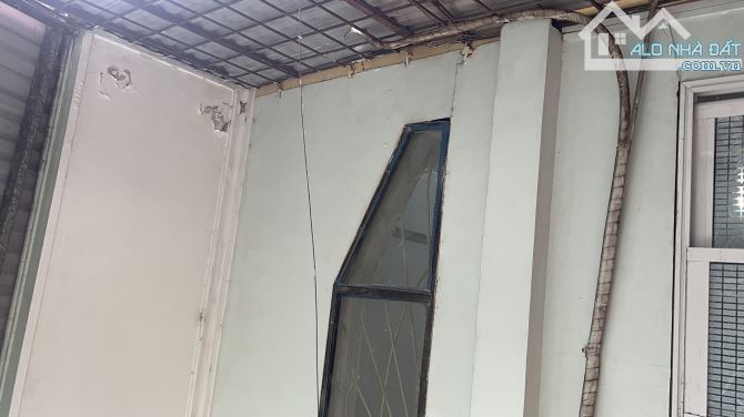 Bán đất tặng nhà c4 2 tầng lùn vững chắc khu thiên lôi đoạn đẹp