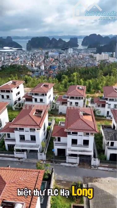 Cán bán căn biệt thự 300m FLC Hạ Long ,Cột 3 Gía rẻ Chỉ Hơn 9 tỉ