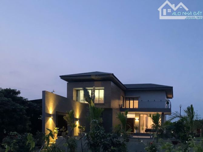 BIỆT THỰ NGUYỄN VĂN HƯỞNG (DT 20 X 20M), THẢO ĐIỀN, QUẬN 2, GIÁ 135 TỶ