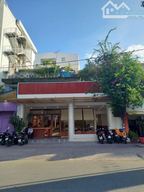CHO THUÊ MẶT TIỀN KINH DOANH GÓC TRẦN QUỐC THẢO & VÕ THỊ SÁU Q3 12*30M 360M2 60TR/THÁNG