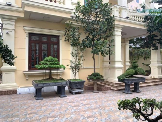 Bán Biệt Thự Xuân La, Tây Hồ 315m2, MT 10m, Lô góc, vỉa hè, ô tô, KD, chỉ 46 tỷ.