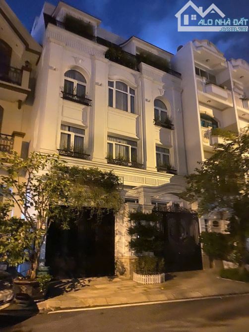 BÁN BIỆT THỰ ĐẸP TRUNG TÂM QUẬN 10 – HẦM + 5 TẦNG – GẦN CÔNG VIÊN LÊ THỊ RIÊNG