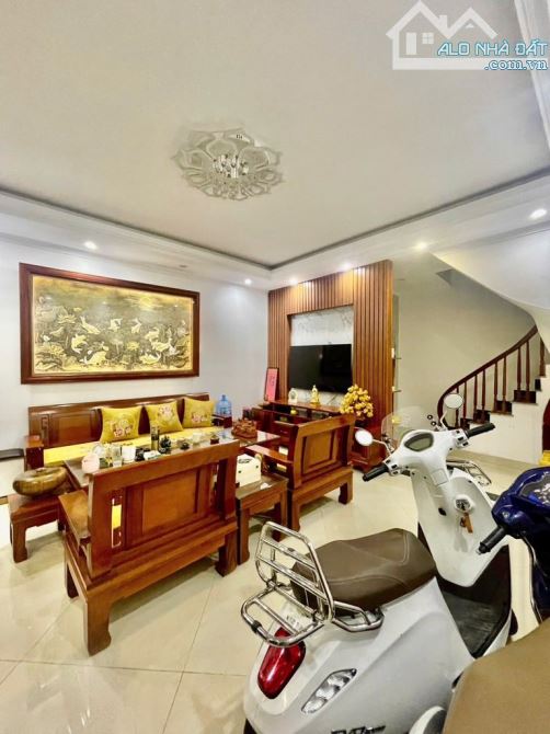Siêu phẩm Khương Trung, nhà dân xây mới, 6 tầng thang máy, DT 40m, MT 5.4m giá 11.8 tỷ