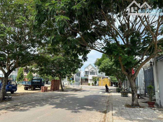 Bán lô đất TTHC Trảng Bom DT:95m2 Giá 2tỷ4 Đối diện BVQT, Sát QL1A, Dân cư đông đúc, SHR.