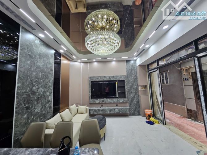 Bán nhà Bồ Đề 6 tầng thang máy, full nội thất, gần phố giá 12 tỷ hơn