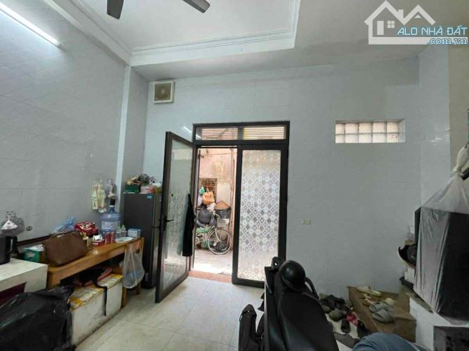 Chỉ 1.95 tỷ có nhà 4 tầng ở luôn, 12m, 20m ô tô tránh, dân xây chắc chắn