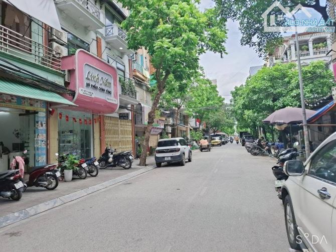 Bán đất phân lô phố Duy Tân, 150m, vỉa hè ô tô kinh dị anh, xd buidling