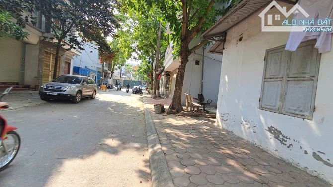 BÁN ĐẤT GIANG BIÊN 51M2, MT 4M, NGÕ THÔNG, Ô TÔ TRÁNH, 4.35 TỶ.
