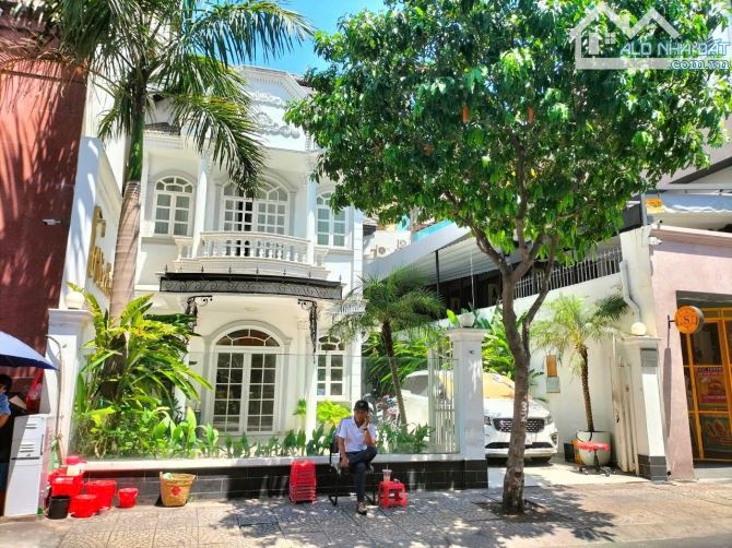 Bán Biệt Thự MTĐ Phan Kế Bính, P. Đa Kao, Quận 1 :