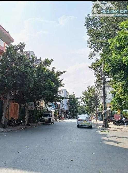 BIỆT THỰ ĐẲNG CẤP–THIẾT KẾ HIỆN ĐẠI!Ngang 6m Dài 20m đường Tạ Quang Bửu Q8 Chỉ 23,99 Tỷ TL