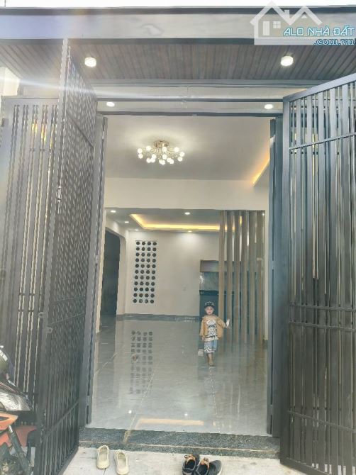 Nhà mới, Ấp 4, Đông Thạnh, Hóc Môn, DT 5,6x20m. Hẻm xe hơi quay đầu. Anh chị nào đang tìm