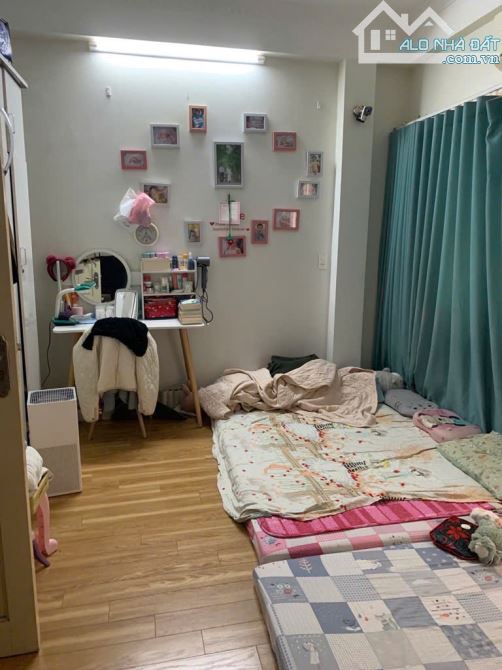 Bán nhà Phạm Ngọc Thạch, 50m ô tô, ngõ thông, ở ngay, 45m2, 5 tầng, giá 7.98 tỷ