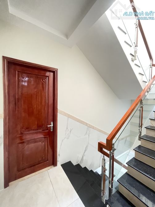 BÁN NHÀ PHAN VĂN HỚN 100M2 DT: 5X20 9.9 TY