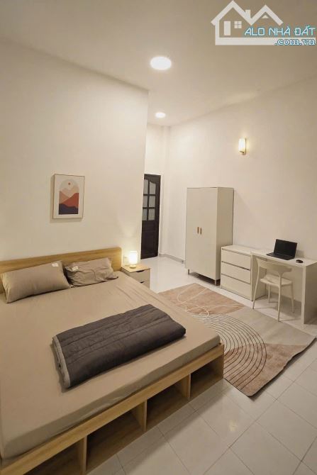 NHÀ ĐẸP KẾ QUẬN 1 – HẺM XE HƠI – 60M2 – SỔ VUÔNG NỞ HẬU