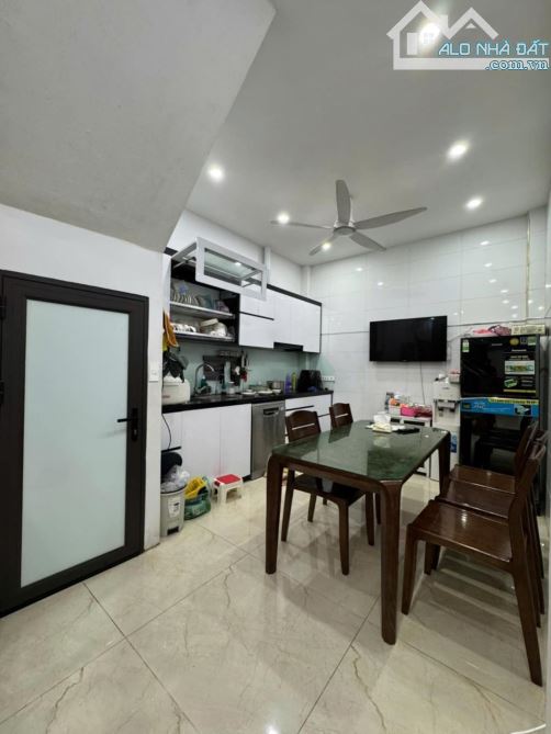 🌟 SIÊU PHẨM Cầu Giấy 35m x 4 tầng, 5 phòng, nhà đẹp, ngõ nông, dân xây.