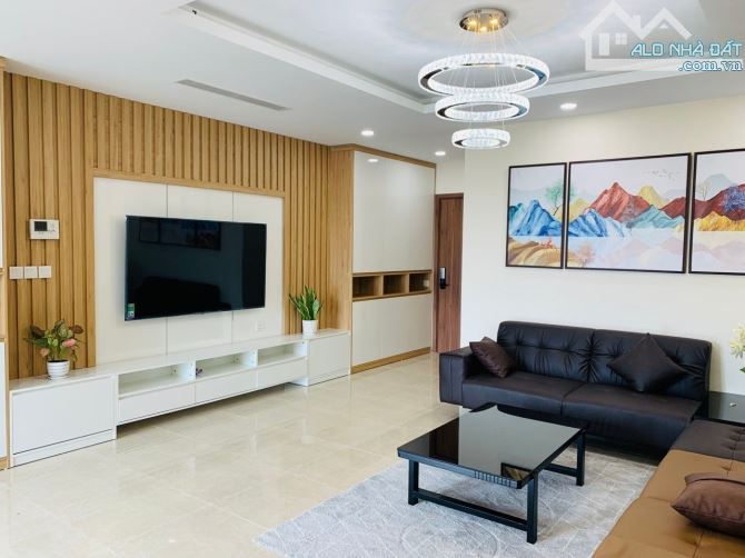 Cho thuê gấp căn 128m2 3pn, đủ đồ đẹp tại Sky Park - 03 Tôn Thất Thuyết, view hồ rất đẹp