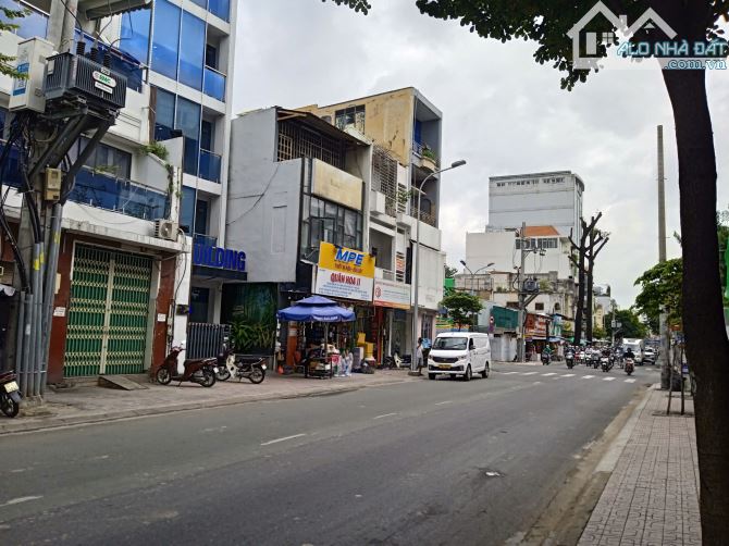 Góc 2 mặt Tiền Trần Huy Liệu, Phú Nhuận, 11x18m, giá bán 37 tỷ