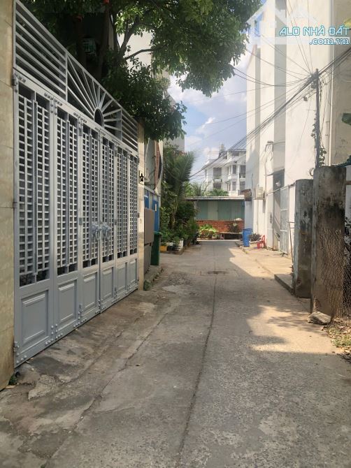Nhà 3 tầng đẹp,HXH xe hơi quay đầu ,DT 61M² (4x 15,25m) vuông vắn, chỉ 6,5 tỷ thương lượng