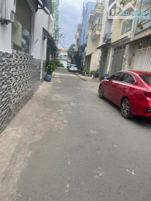 Nhà trệt 2 lầu sân thượng đường HT13, P. Hiệp Thành, DT 4,2x13m giá 5,6 tỷ TL: