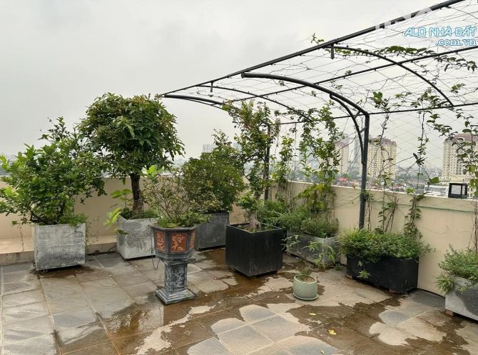 Bán tòa nhà văn phòng trên ở dưới cho thuê xây mới đẹp mặt phố Nguyễn Hoàng Tôn