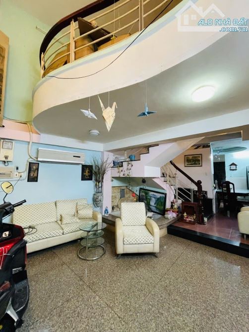 CHỦ GẤP BÁN CHỈ 6.7 TỶ – NHÀ ĐẸP VIEW LANDMARK 81 – 65M2 – 6PN KHÉP KÍN