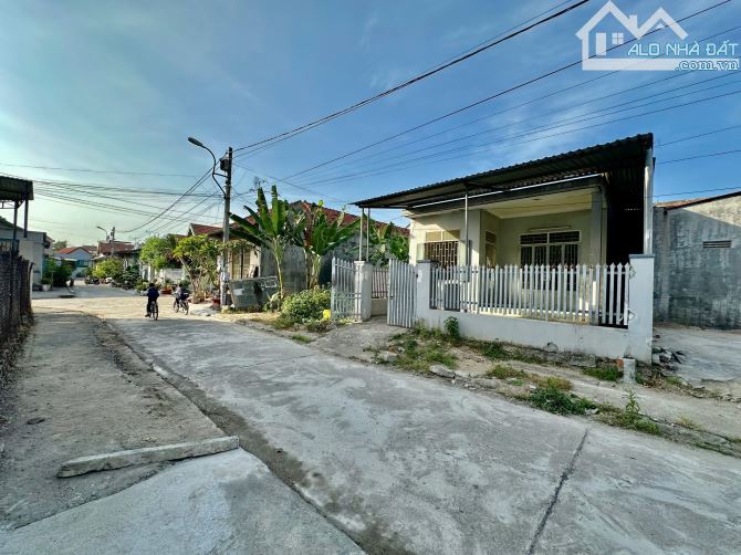 Bán đất tặng nhà cấp 4 đường rộng 7m tại khu tái định cư diên toàn giá 2 tỷ 350 triệu