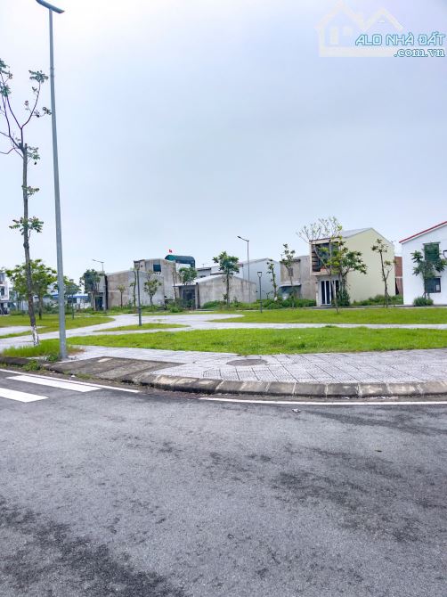 G1 Lô góc View Công viên - Khu vực 4 - Sạch sẽ / Bao Mỹ 5 - DT 104.5 m2 - Giá 1.970 . Có b
