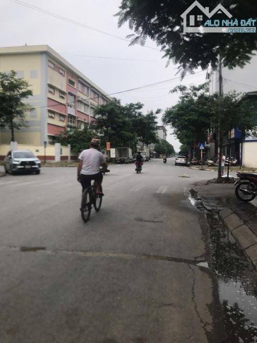 BÁN GẤP 120M ĐẤT ĐẤU GIÁ TỨ HIỆP THANH TRÌ P.LÔ ÔTÔ TRÁNH VỈA HÈ KINH DOANH 26.8 TỶ