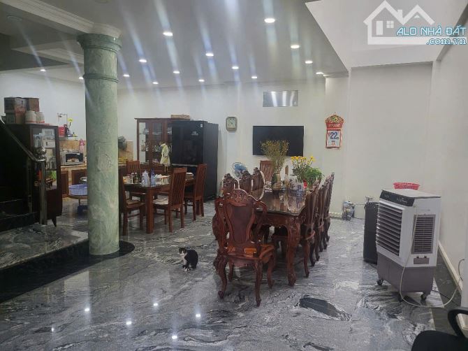 BIỆT THỰ TRUNG TÂM QUẬN 1 –2/6 NGUYỄN THÀNH Ý, 180M2,4 TẦNG GARA Ô TÔ GIÁ 53TỶ