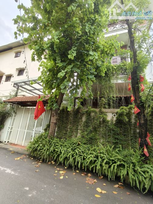Cần bán gấp siêu Biệt Thự Châu Âu 300m² tại khu vực P. Quảng An, Tây Hồ, Hà Nội.