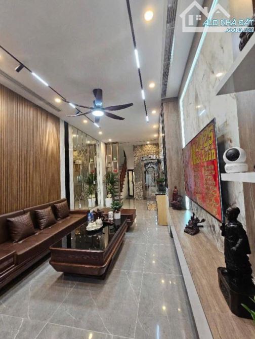 Nhà Hà Đông 6 tầng, 8,6 tỷ thang máy nhập, đương ô tô chạy tứ tung.