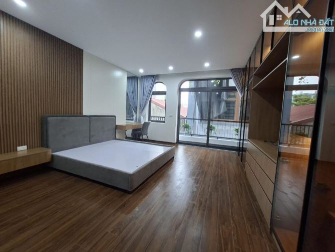 BÁN NHÀ PHỐ TRẠM.  40M. 5 TẦNG .NHỈNH 7 ...TỶ