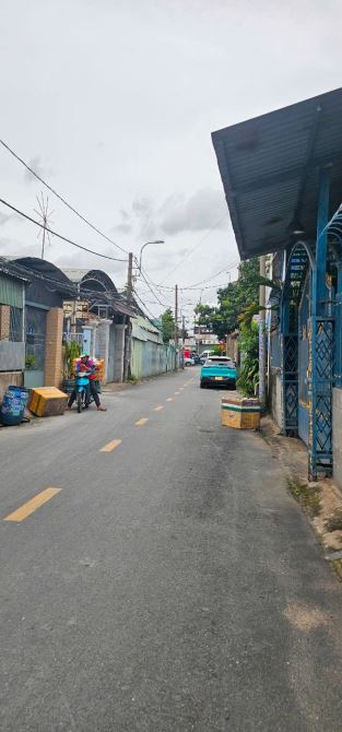 Mặt tiền đường số 21, Hiệp Bình Phước, Thủ Đức. Dt: 6 x 21 = 126m2 (vuông vắn)