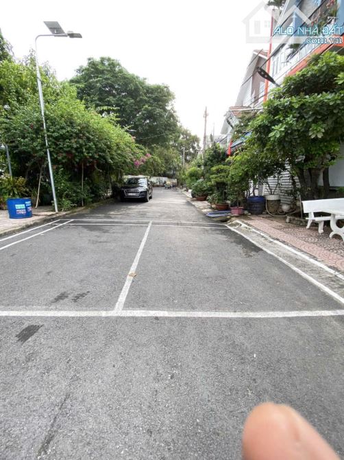 Gấp bán Biệt Thự mặt tiền Đ số khu dân cư Vĩnh Lộc ngay công viên 190m2,4Tầng 17tỷ4