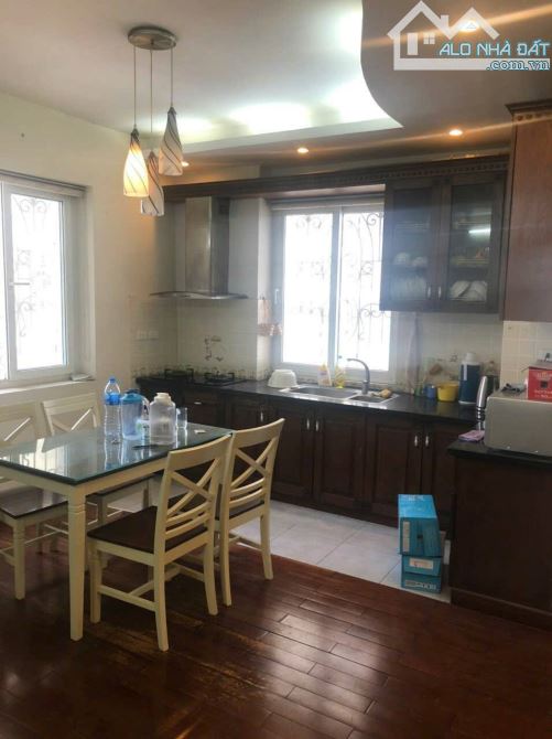 Cần bán gấp Căn hộ chung cư trung tâm Cầu Giấy 97m2, full nội thất, nhỉnh 6 tỷ
