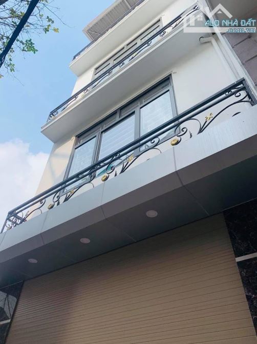 Nhà 4 tầng Hoàng Văn Thái 40m², MT 5m, ô tô tránh – ở ngay, kinh doanh tốt – 10.2 tỷ