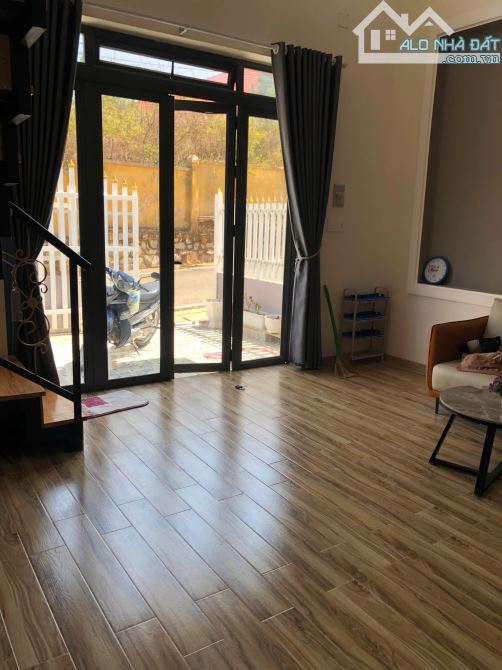 BÁN NHÀ KQH P7 ĐÀ LẠT – 102M² SỔ RIÊNG – ĐƯỜNG NHỰA Ô TÔ TRÁNH NHAU – FULL NỘI THẤT – 6ty - 10