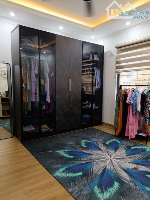 Chùa Bộc 42m2, Thang Máy, Nhà Đẹp - 11 tỷ Nhỉnh, Ngõ Thông - 11