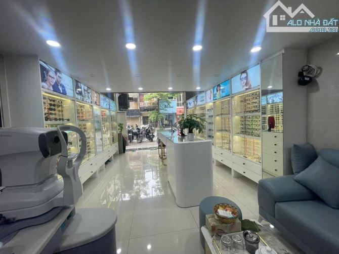 Bán nhà phố Khâm Thiên, lô góc, vỉa hè đá bóng, siêu kinh doanh, 142m2, 60 tỷ - 2