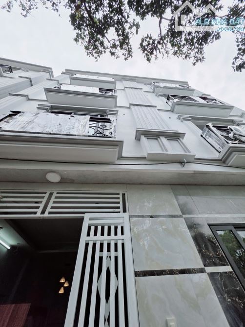 Bán nhà 33m xây 5 tầng cách trục liên huyện 10m cách Đại Học TDTT 200m - 1