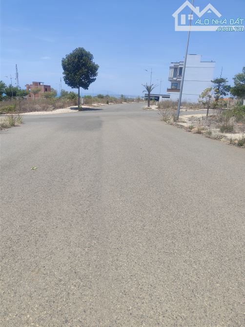 Bán lô 106m2 thổ cư đường nhựa 20m, nguyễn thông view biển chỉ 2ty2 - 1