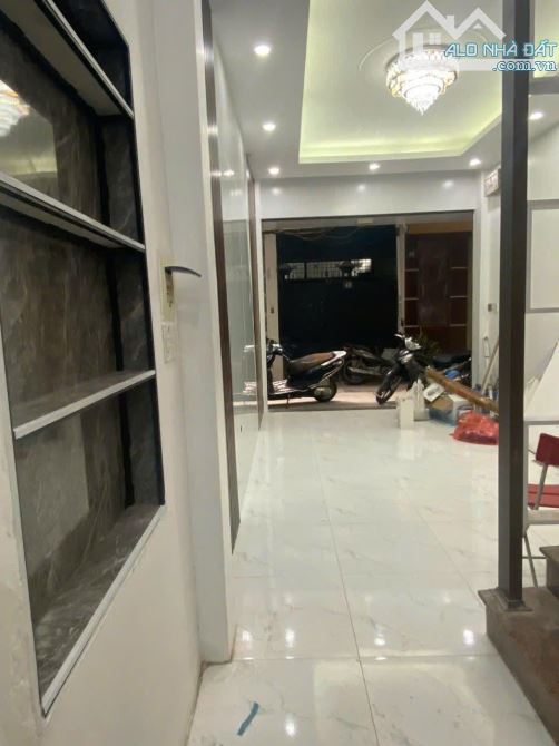 Cho thuê nhà 5 tầng nội thất đầy đủ phố Đội Cấn, Ba Đình. Giá: 14tr - 1