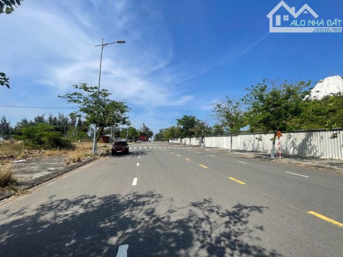 Đất Biệt Thự Mặt Tiền Lớn 15m5 Đối Diện Mikazuki Cách Nguyễn Tất Thành 50m. Giá 65tr/m2 - 1